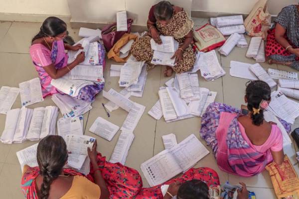 தமிழக வரைவு வாக்காளர் பட்டியல் வெளியீடு.., எந்த மாவட்டத்தில் அதிக வாக்காளர்கள் நீக்கம்? | Draft Voter List Released In Tamil Nadu