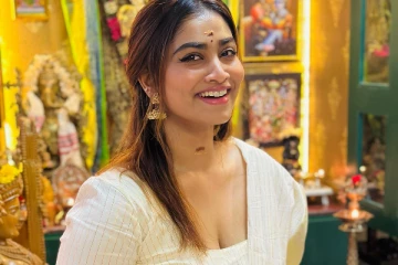 ஷிவானி நாராயணன் ஆயுத பூஜை ஸ்பெஷல் ஸ்டில்கள்