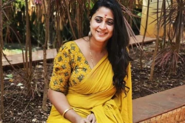 மாடர்ன் உடையில் எதிர்நீச்சல் ஈஸ்வரி.... 41 வயதில் வெளியிட்ட புகைப்படத்தை பாருங்க