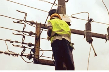 மின்சாரம் தாக்கி மின்சார சபை ஊழியர் பலி