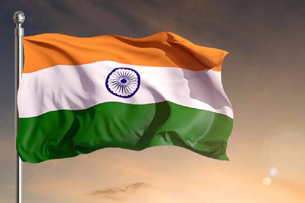 இரவிலும் தேசியக்கொடியை பறக்க விடலாம்: மத்திய அரசு அறிவிப்பு - தமிழ்நாடு