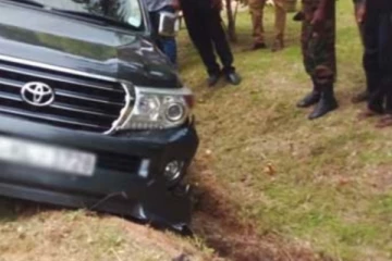 හිටපු අමාත්‍ය රිෂාඩ් බදුර්දීන්ගේ ජීප් රථය අනතුරට...