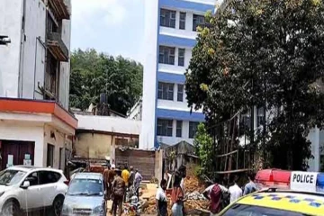 கண்டியில் திடீரென இடிந்து விழுந்த கட்டடம்! இருவர் வைத்தியசாலையில் அனுமதி