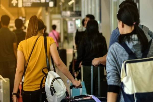 இலங்கையை விட்டு வெளியேறியுள்ள ஆயிரக்கணக்கான அரச ஊழியர்கள்! ஏற்பட்டுள்ள சிக்கல் | Civil Servants Who Have Left Sri Lanka