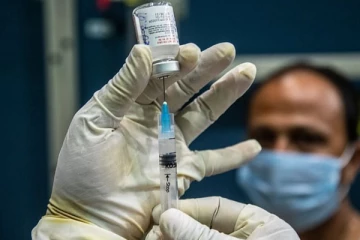 வவுனியாவில் தடுப்பூசி வழங்கலில் முறைக்கேடு! கேள்வியெழுப்பியுள்ள மக்கள்