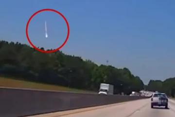 அமெரிக்காவில் வீடொன்றில் வீழ்ந்த பூமியை விட பழமையான விண்கல்