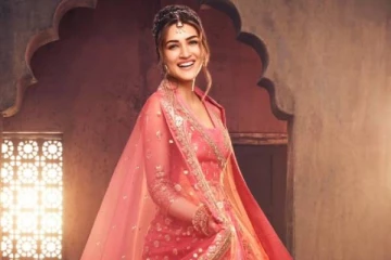 பாலிவுட் நடிகை க்ரிதி சனோனின் செம மாடர்ன் புகைப்படங்கள் பார்ப்போம்