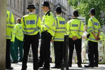 லண்டனில் பரபரப்பை ஏற்படுத்திய மர்ம பொதி - அவசரமாக வெளியேற்றப்பட்ட மக்கள்