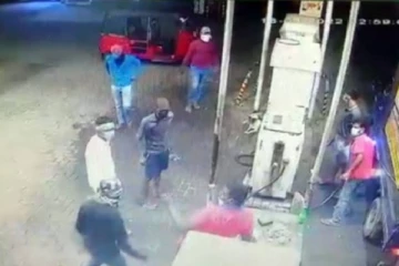 எரிபொருள் நெருக்கடிக்கு மத்தியில்  நிரப்பும் நிலையத்தில் கொள்ளை