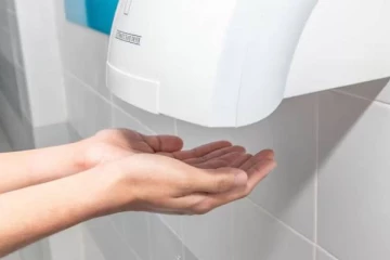பொது இடங்களில் Hand Dryers பயன்படுத்துகிறீர்களா? இந்த ஆபத்தை தெரிந்து கொள்ளுங்கள்