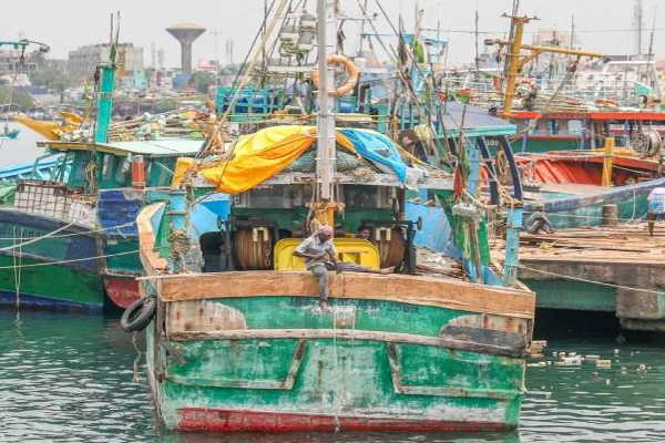 ஒரு மாதத்திற்கு மேலாக உயிருக்குப் போராடும் யாழ்.மீனவர்கள்! | Jaffna Fishermen Fighting For Their Lives A Month