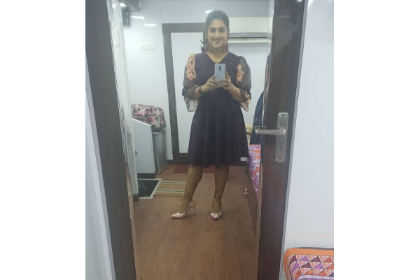 குட்டையான ஆடையில் முட்டி தெரிய வனிதா.... கடும் ஷாக்கில் ரசிகர்கள்! காட்டுத் தீயாய் பரவும் சர்ச்சைக்குரிய புகைப்படம் | Vanitha Photo Goes Viral