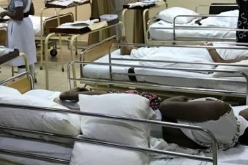 තියුණු ආයුධවලින් පහරදීමක් - මව සහ දියණිය රෝහල් ගත කරයි..