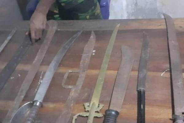 யாழில்  விசேட அதிரடிப்படையினர் திடீர் சுற்றிவளைப்பு; கோவிலில் சிக்கிய ஆபத்தான  பொருள் | Special Action Forces Sudden Encirclement In Yali