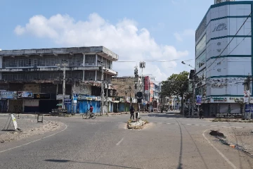 வெறிச்சோடிக் காணப்படும் யாழ் நகர்! (படங்கள்)