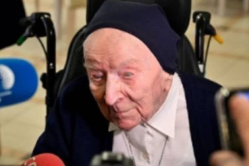 கொரோனா தொற்றிலிருந்து 117 ஆவது பிறந்த தினத்திற்கு மீண்ட பிழைத்த கன்னியாஸ்திரி