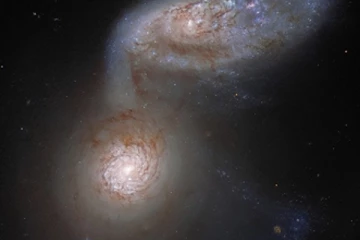 ஒன்றோடு ஒன்று பின்னிப் பிணைந்து நடனமாடும் நட்சத்திரங்கள்! அரிய அதிசயத்தை படம் எடுத்த  நாசா