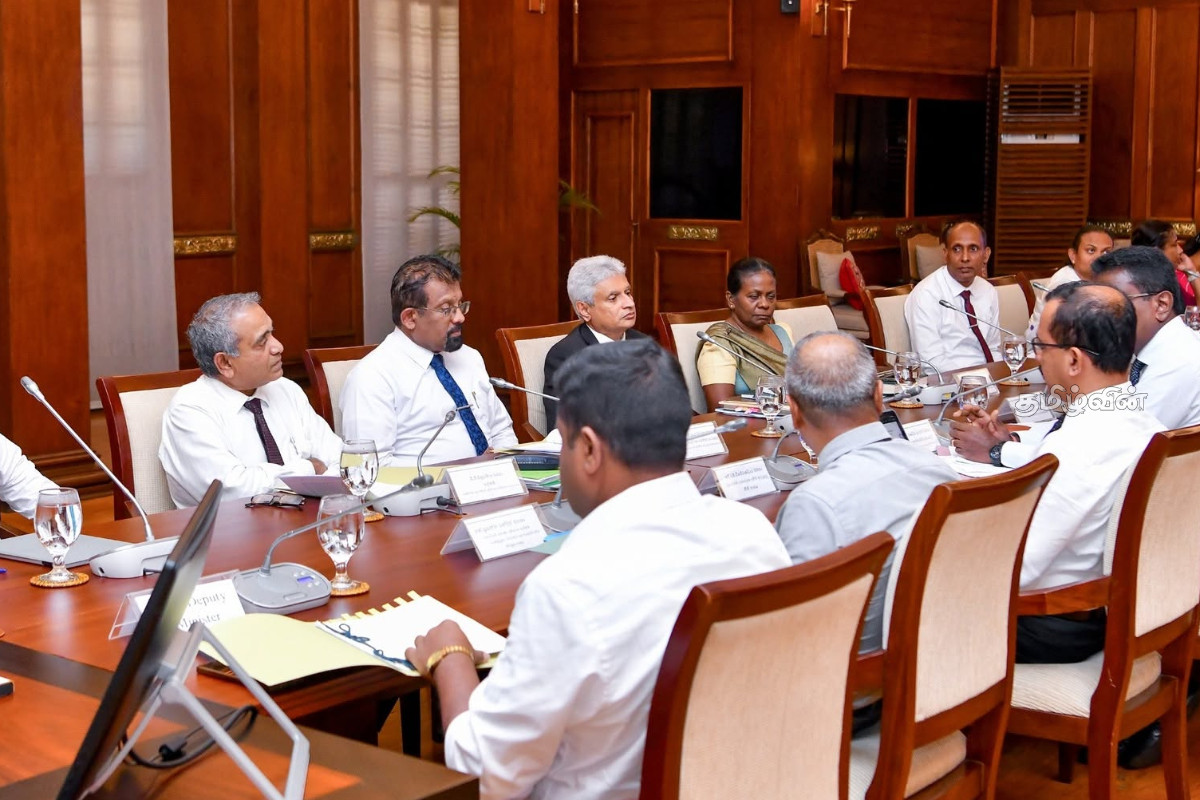 அரச காணிகளைப் பயன்படுத்த புதிய கொள்கை : ஜனாதிபதி அதிரடி நடவடிக்கை | New Policy For Use State Lands President Takes அரச காணிகளைப் பயன்படுத்த புதிய கொள்கை : ஜனாதிபதி அதிரடி நடவடிக்கை | New Policy For Use State Lands President Takes