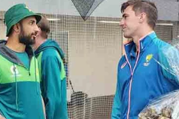 ක්‍රීඩකයින් පිස්සු වැට්ටූ, පිටියට ආ නත්තල් තෑග්ග - (VIDEO)