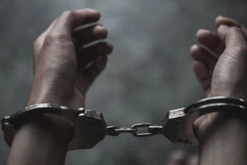 මෙරට නිෂ්පාදිත ගිනි අවියක් ළග තිබූ පුද්ගලයෙක්ට සිදු වූ දේ..