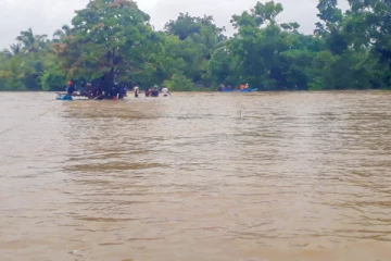 வெள்ளத்தில் அடித்துச் செல்லப்பட்ட இரு மாணவர்களின் சடலங்கள் மீட்பு