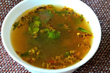 வெளியில் தலைகாட்ட முடியாமல் கொளுத்தும் வெயிலை சமாளிக்க வேப்பம் பூ ரசம்! எப்படி செய்யலாம்