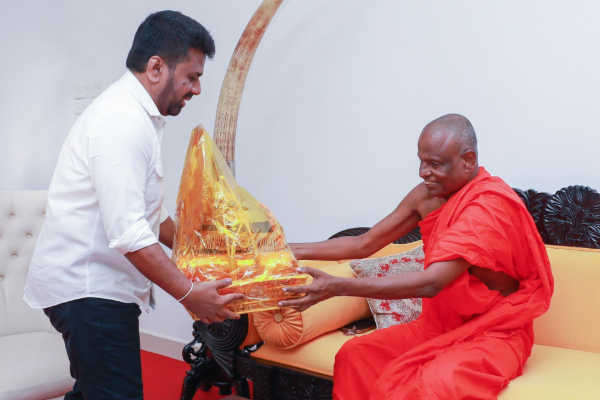 பிரதமர் ஹரிணிக்கு எதிராக தேரரின் பரபரப்பான குற்றச்சாட்டு | Prime Minister Harini Angulugalle Siri Jinananda