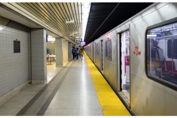 கனடாவில் இரயில் நிலையத்தில் இருந்த பெண்களை குறிவைத்த 69 வயது முதியவர்! கைது செய்த பொலிஸ்