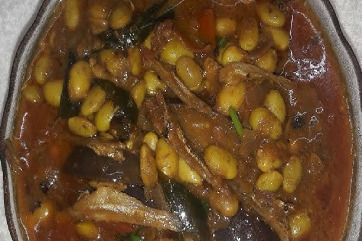 பார்த்தாலே பசி எடுக்கும் மொச்சைப் பருப்பு கருவாட்டு குழம்பு : இப்படி செய்தா கொஞ்சமும் மிஞ்சாது! | Tasty And Healthy Mocha Karuvadu Kulambu Recipe பார்த்தாலே பசி எடுக்கும் மொச்சைப் பருப்பு கருவாட்டு குழம்பு : இப்படி செய்தா கொஞ்சமும் மிஞ்சாது! | Tasty And Healthy Mocha Karuvadu Kulambu Recipe
