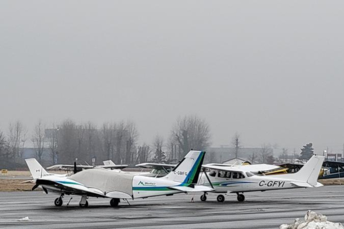 கனடாவில் வானில் மோதிய இரண்டு சிறிய விமானங்கள் | Two Planes Crash Mid Air Near Chilliwack Airport