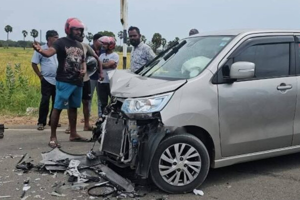 முல்லைத்தீவில் இரு கார் மோதி கோர விபத்து | Two Car Collision In Mullaitivu Serious Accident
