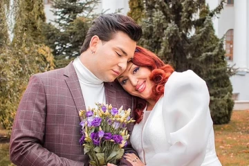 வளர்ப்பு மகனை திருமணம் செய்த ரஷ்ய பெண்; 31 வயது வித்தியாசம்., திட்டித் தீர்க்கும் நெட்டிசன்கள்