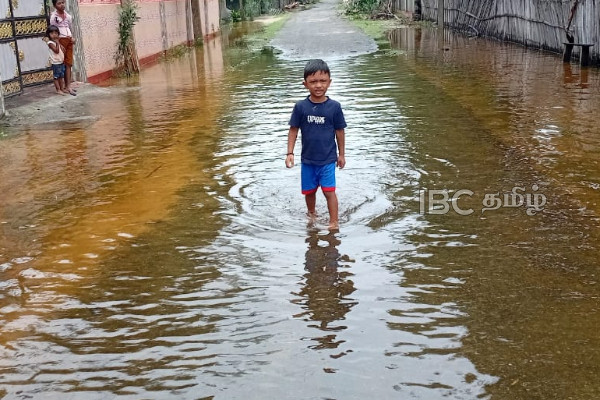 பல இலட்சம் பெறுமதியுடைய வடிகாலை மண் போட்டு மூடிய பிரதேச செயலகம் | Maruthankerny Drain Closed With Soil