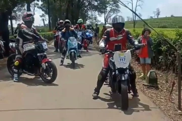 மோட்டார் சைக்கிள் பந்தயத்தில் ஏற்பட்ட விபத்து - இருவர் படுகாயம்
