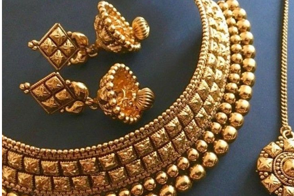 வார இறுதியில் குறைந்த தங்க விலை - எவ்வளவு தெரியுமா? | Gold Price Rs 80 Less Per Sawaran