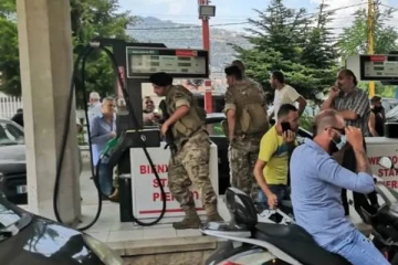 லெபனானில் எரிபொருள் தட்டுப்பாடு..ராணுவத்தினர் கட்டுப்பாட்டில் எரிபொருள் நிலையம்