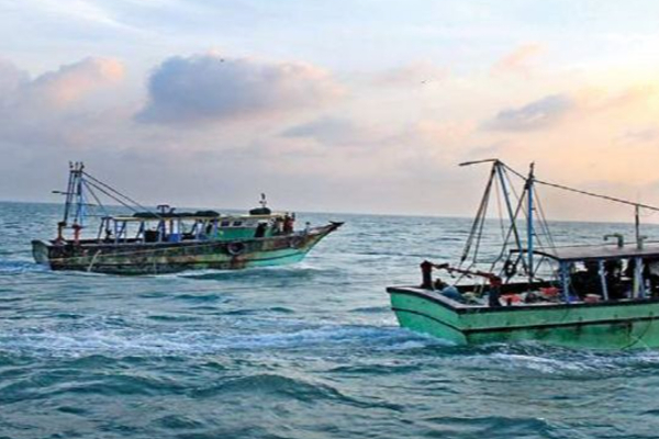 இலங்கை மீனவர்கள் 11 பேர் கைது - இந்திய கடற்படை அதிரடி | Srilanka Fisherman Arrest இலங்கை மீனவர்கள் 11 பேர் கைது - இந்திய கடற்படை அதிரடி | Srilanka Fisherman Arrest