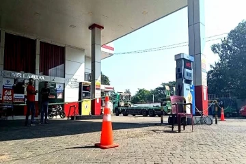 மலையகத்தில் வெறிச்சோடிய எரிபொருள் நிலையங்கள்