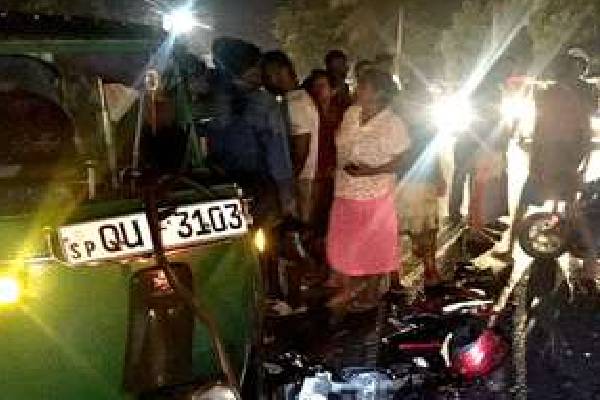 பண்டாரகம பகுதியில் கோர விபத்து - ஐவர் வைத்தியசாலையில் அனுமதி | Bantaragama Accident Love Failure