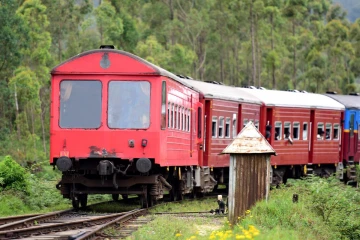 கொழும்பு கோட்டை நோக்கிப் பயணித்த ரயில் தடம்புரள்வு!