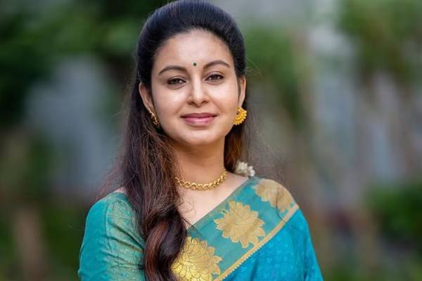 புது ஹேர் ஸ்டைலில் மாஸ் காட்டும் நடிகை அபிநயா- எவ்வளவு அழகு பாருங்க | Actress Abhinaya New Hair Style Video புது ஹேர் ஸ்டைலில் மாஸ் காட்டும் நடிகை அபிநயா- எவ்வளவு அழகு பாருங்க | Actress Abhinaya New Hair Style Video