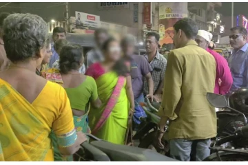 ஷேர் ஆட்டோவில் சில்மிஷம்.. நடுரோட்டில் டிரைவரை செருப்பால் தாக்கி புரட்டி எடுத்த பெண்!