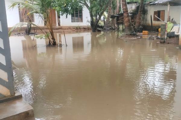 தொடரும் கனமழை! வெள்ளத்தில் மூழ்கும் கிழக்கு மாகாணம் | Low Lying Areas That Are Prone To Flooding