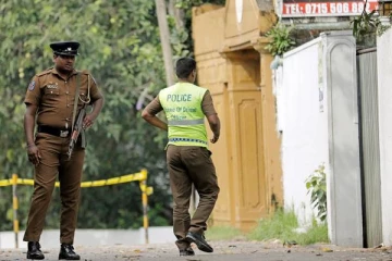 கணவரை  கத்தியால் குத்தி படுகொலை செய்த பெண்! நவகமுவ பகுதியில் சம்பவம்