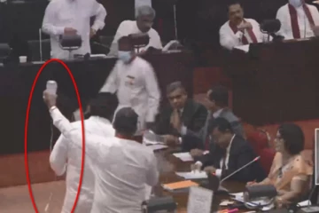 புதிய அதிபர் தேர்தலுக்கு சேலைன் போத்தலுடன் சென்ற உறுப்பினர்!
