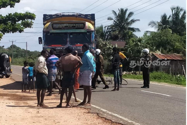 திருகோணமலையில் விபத்து: ஒருவர் உயிரிழப்பு(Photos) | One Killed In Trincomalee Accident