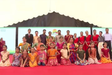 “බණ්ඩාරවෙල දෙමළ මහා විද්‍යාලයේ දරුවන් ජනාධිපතිගෙන් ඉල්ලූ අහිංසක ඉල්ලීම” - සාමූහික ඡායාරූපයකට එක්වෙයි