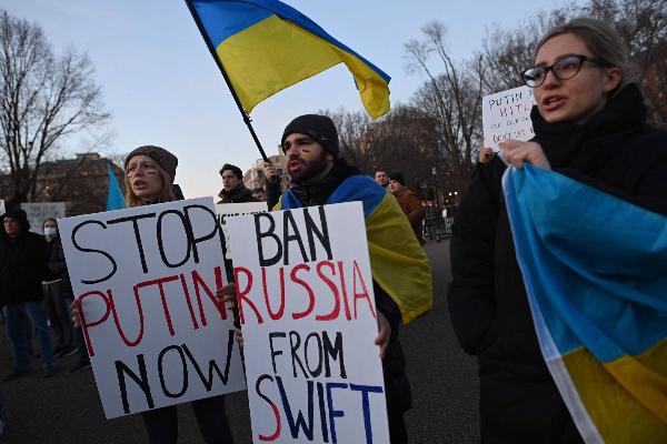 ரஷ்ய வங்கிகள் பல முடக்கம்? ரஷ்யாவின் பொருளாதாரம் திவாலாகுமா? (Photos) | Swiftban Ukraine Russia Economic