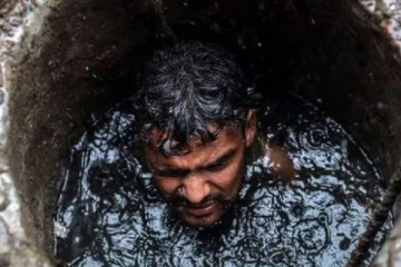 கழிவுகளை அகற்ற மனிதர்களை ஈடுபடுத்துவது எப்பதான் முடியும்: ஐகோர்ட் நீதிபதிகள் வேதனை