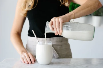 பால் குடிப்பது நல்லது தான்! ஆனால் அதில் உள்ள தீமைகள் குறித்து தெரியுமா?